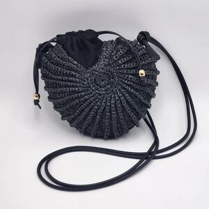 H&M RARE Shell Shaped Straw Rattan Drawstring Crossbody Bag